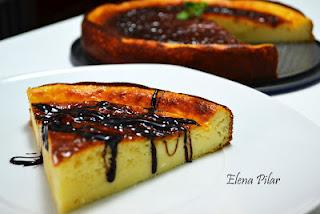 Tarta de Queso clásica con sirope de chocolate