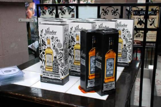 426987_325245340845056_240772882625636_846208_1956222342_n Lambda García junto a Tequila Jimador celebró el 14 de febrero