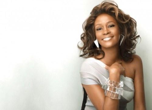 Whitney Houston iba a ceder su imagen contra el acoso gay