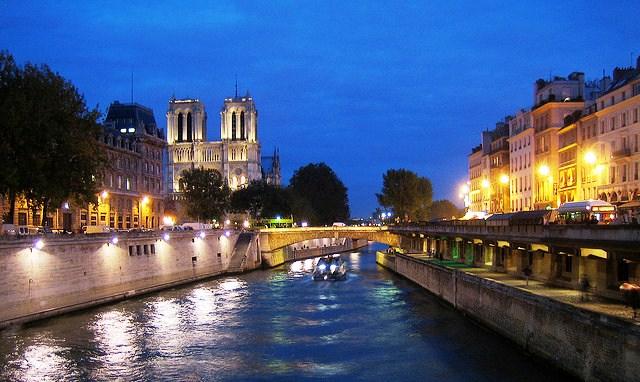 Río Sena con Notre Dame al fondo 10 cosas románticas que hacer en París