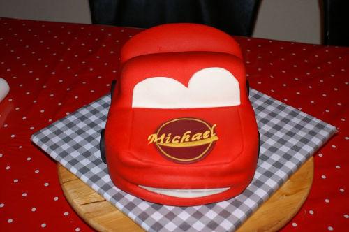 Paso a paso: Tarta fondant 3D con forma de coche. http://www.mijnalbum.nl/Foto-SFPNY3ZL.jpg~~V