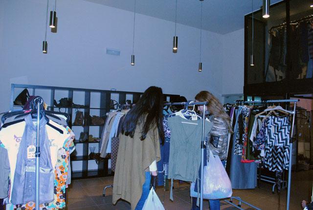 STREET STYLE SALE STREET STYLE SALE