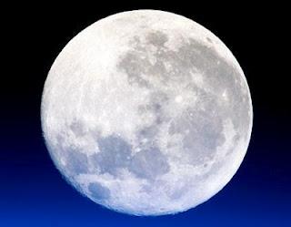 Mi niña me pide la luna con su lengua de trapo Mi niña me pide la luna con su lengua de trapo