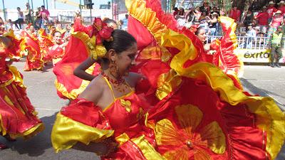 ENTRE PLUMAS Y LENTEJUELAS