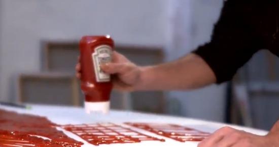 Un grafitti hecho con ketchup de Heinz Un grafitti hecho con ketchup de Heinz
