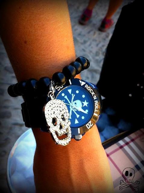 Seguro que este verano llevarás una de estas: calaveraspulseras.com