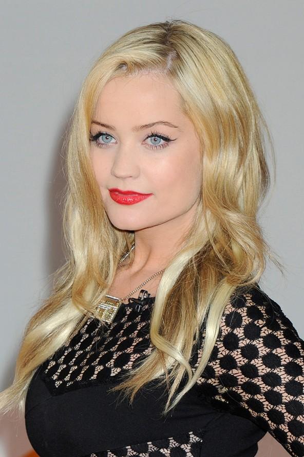 Laura Whitmore Los Looks de los Brit Awards