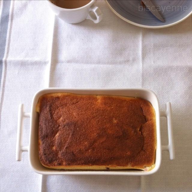 Soufflé tramposo o pudding de limón. Slurp Soufflé tramposo o pudding de limón. Slurp