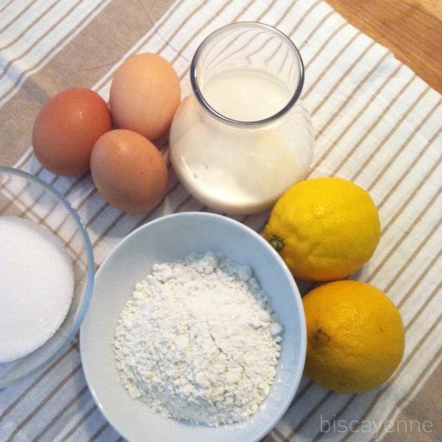 Soufflé tramposo o pudding de limón. Slurp Soufflé tramposo o pudding de limón. Slurp