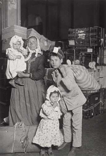 Fotografías de Lewis Hine y pinturas de Odilon Redon en la Fundación Mapfre. Firma de libros de Paul Auster