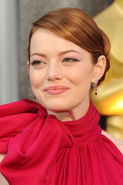 Emma Stone Los looks de los Oscar 2012