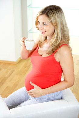 Durante el embarazo y la lactancia, no más de tres cafés al día