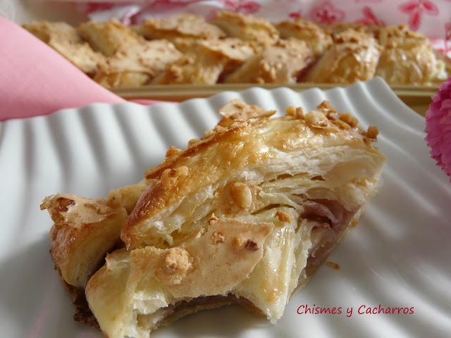 Trenza de Hojaldre con queso y mermelada de frambuesas. Trenza de Hojaldre con queso y mermelada de frambuesas.
