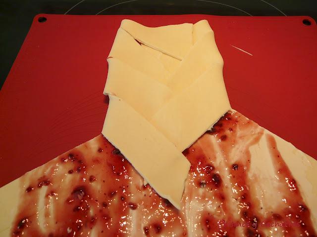 Trenza de Hojaldre con queso y mermelada de frambuesas. Trenza de Hojaldre con queso y mermelada de frambuesas.
