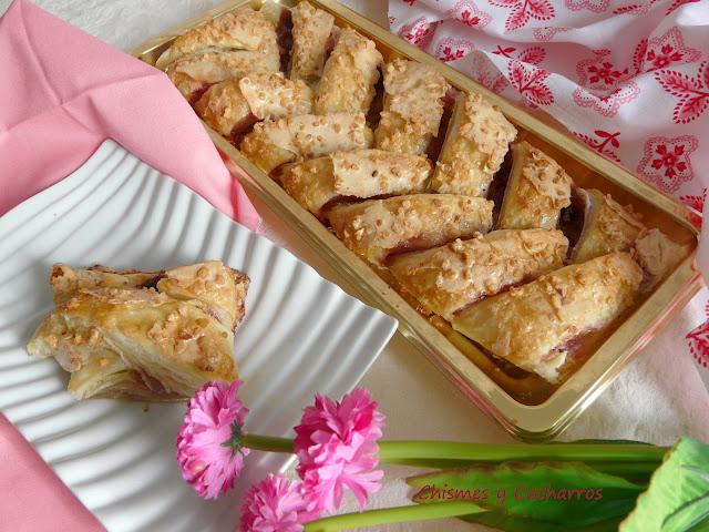 Trenza de Hojaldre con queso y mermelada de frambuesas. Trenza de Hojaldre con queso y mermelada de frambuesas.