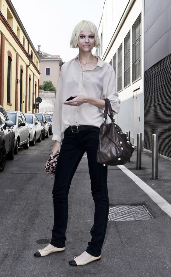 la_camisa_blanca_465495386_562x908 Una simple camisa blanca