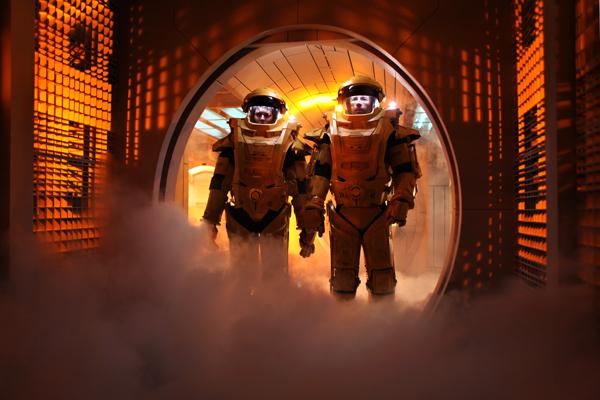lockout2 Carteles de Battleship e imágenes de Dark Shadows, Only God Forgives y más…