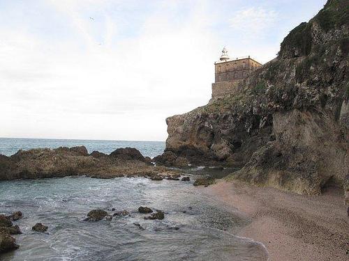 vistas de la costa y Faro de Melilla desde Trápana