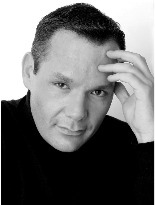 Daniel Espinosa Daniel Espinosa en negociaciones para dirigir The Outsider