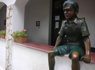 Nota al pie de un poema sin memoria. Nota al pie de un poema sin memoria.