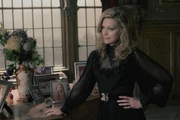 Imágenes y poster de Dark Shadows, The Raven, Rock of Ages y Frankie Go Boom