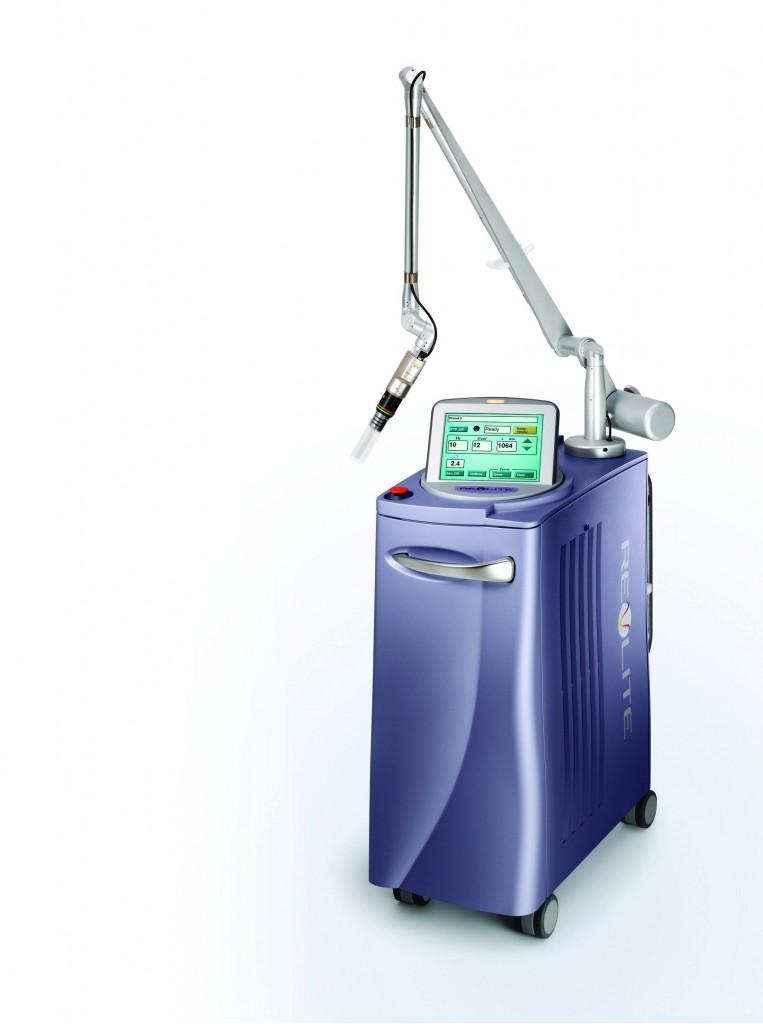 Ribe-clinic-LaserRevLiteSI COMETE EL POLLO NIÑA