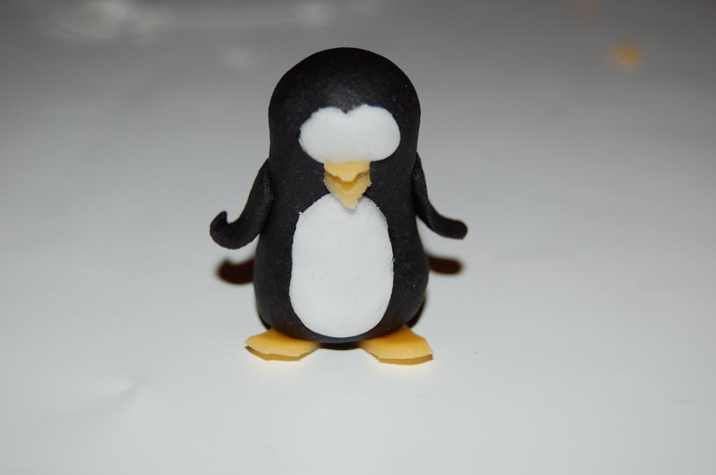 Paso a paso: Tarta fondant Iglú con pingüinos 07