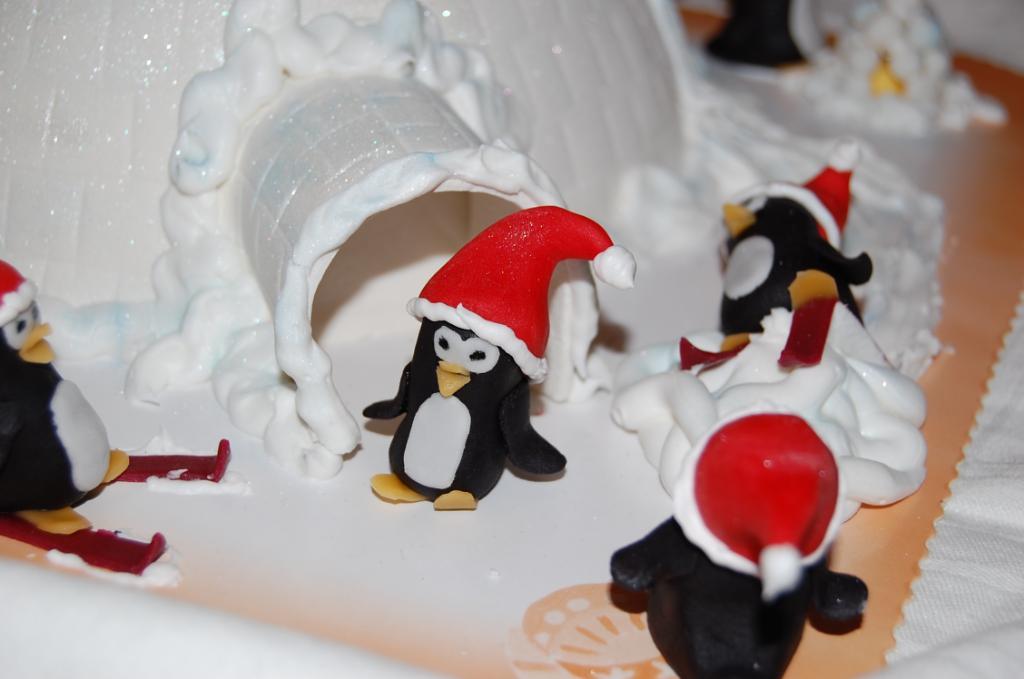 Paso a paso: Tarta fondant Iglú con pingüinos 14