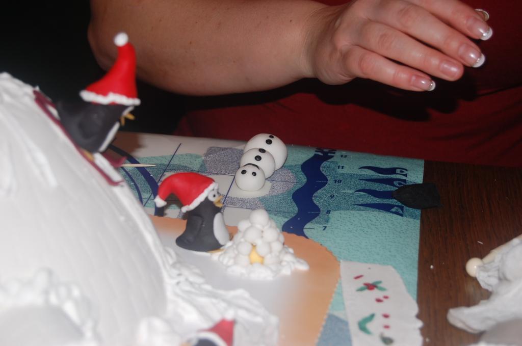 Paso a paso: Tarta fondant Iglú con pingüinos 8