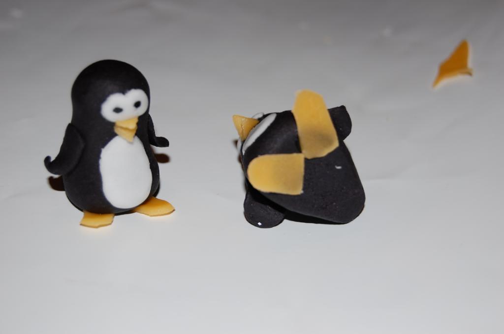 Paso a paso: Tarta fondant Iglú con pingüinos 09