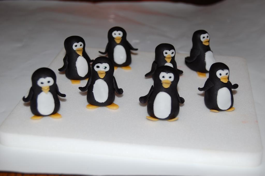 Paso a paso: Tarta fondant Iglú con pingüinos 010