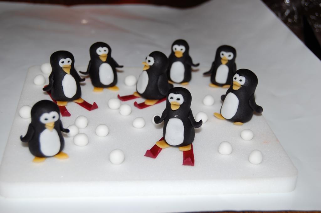 Paso a paso: Tarta fondant Iglú con pingüinos 014
