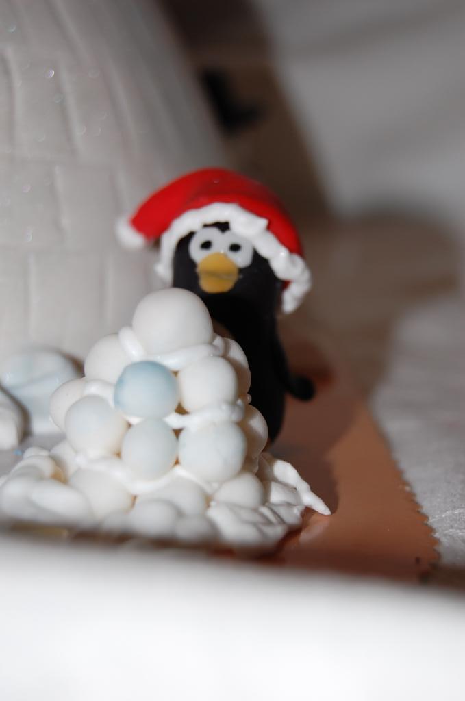 Paso a paso: Tarta fondant Iglú con pingüinos 13