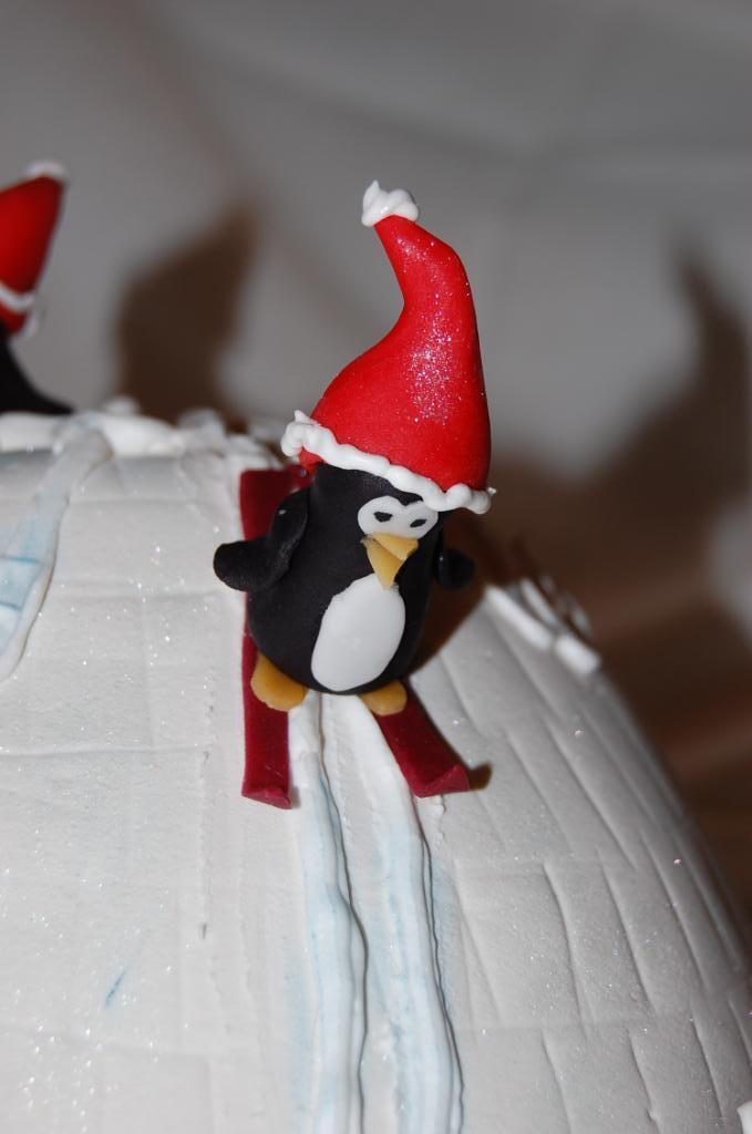 Paso a paso: Tarta fondant Iglú con pingüinos 12