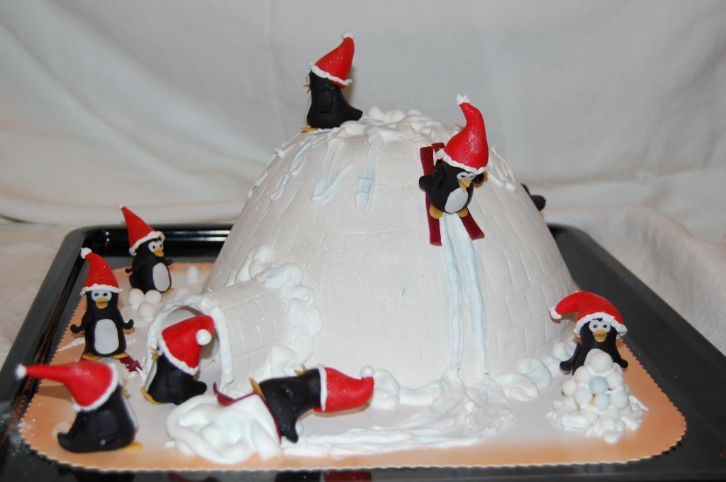 Paso a paso: Tarta fondant Iglú con pingüinos 10