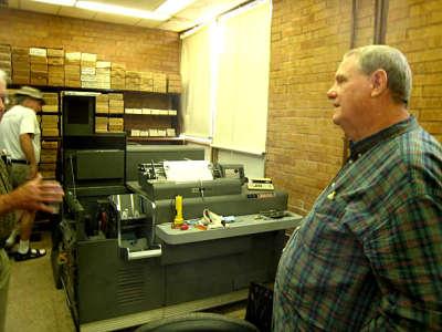 Un ordenador IBM programable mediante cableado, aún operativo Actualidad Informática. Perforador de tarjetas IBM029, operativo. Rafael Barzanallana