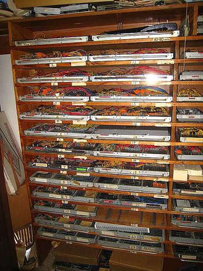 Un ordenador IBM programable mediante cableado, aún operativo Actualidad Informática. Programas de ordenador cableados, operativos. Rafael Barzanallana