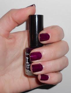 Esmalte Black Cherries de Rimmel London