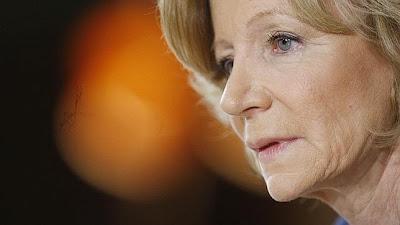 La política tiene también sexo femenino. La política tiene también sexo femenino.