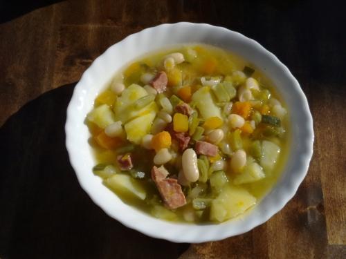Potaje de alubias blancas en la cocina solar Potaje de alubias blancas en la cocina solar