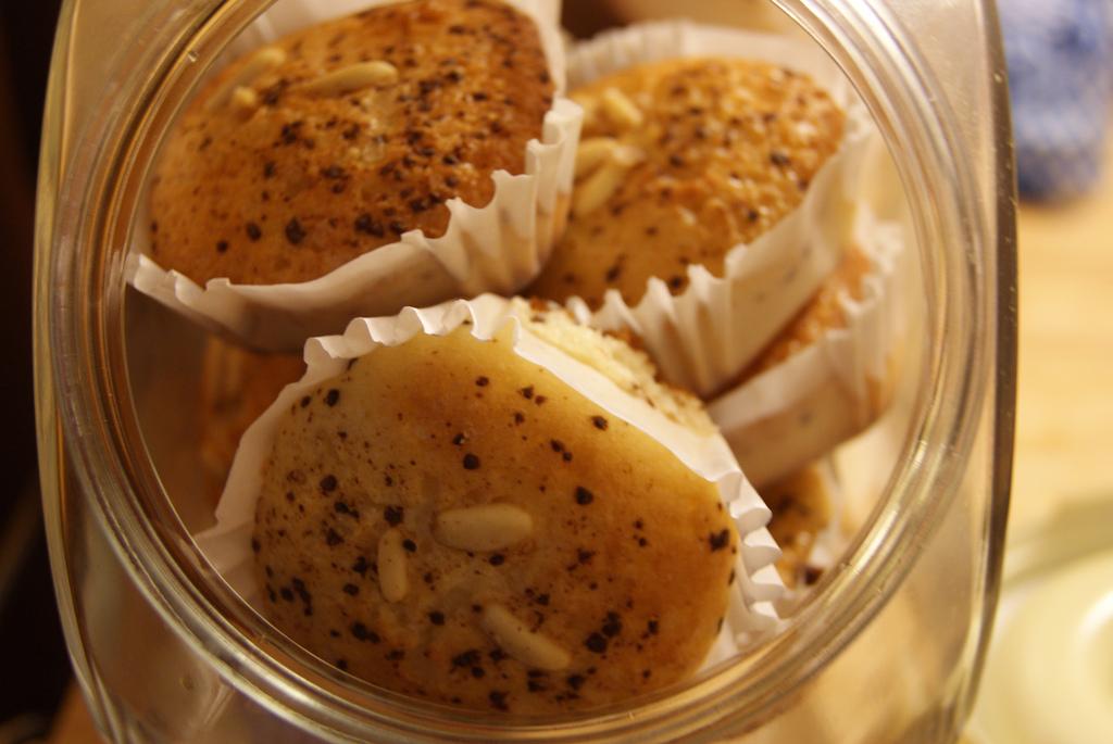 Magdalenas caseras, con piñones y chocolate