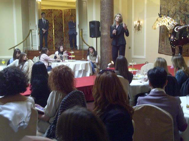 MODA Y BELLEZA UNIDAS MODA Y BELLEZA UNIDAS