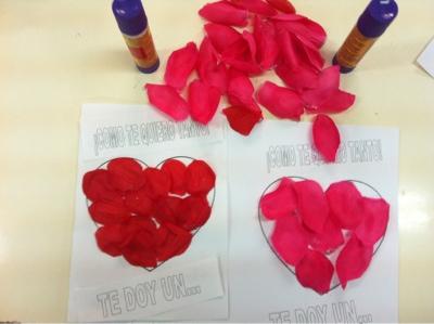 POSTAL PARA EL DIA DEL PADRE: MANUALIDAD CON PETALOS DE FLORES POSTAL PARA EL DIA DEL PADRE: MANUALIDAD CON PETALOS DE FLORES
