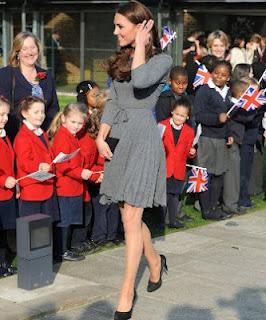 Kate Middleton continúa su agenda sin el Príncipe Guillermo. Analizamos su look Kate Middleton continúa su agenda sin el Príncipe Guillermo. Analizamos su look