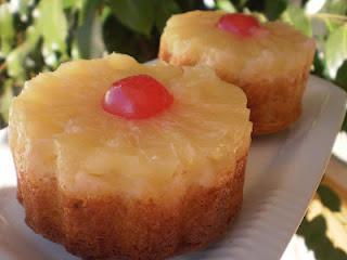 PEQUEÑOS BIZCOCHOS CON PIÑA PEQUEÑOS BIZCOCHOS CON PIÑA