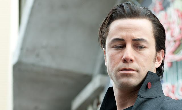 Bruce Willis y Joseph Gordon Levitt son la misma persona en Looper Bruce Willis y Joseph Gordon Levitt son la misma persona en Looper