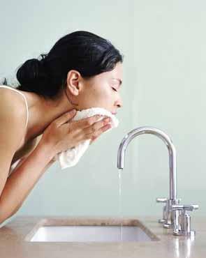 5 mitos en Dermatología: Mito Nº 4- Sólo hay que limpiar el rostro si usas maquillaje, si no, no es necesario 5 mitos en Dermatología: Mito Nº 4- Sólo hay que limpiar el rostro si usas maquillaje, si no, no es necesario