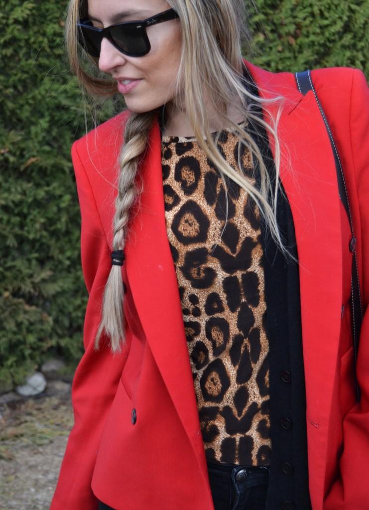 Animal print, black and red Animal print, black and red