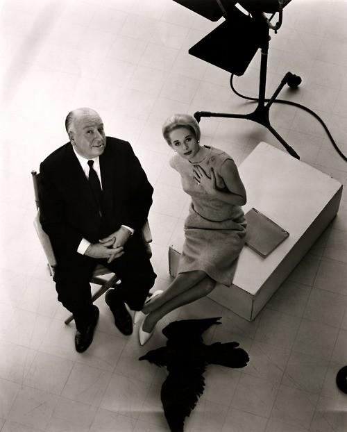 Toby Jones y Sienna Miller como Alfred Hitchcock y Tippi Hedren