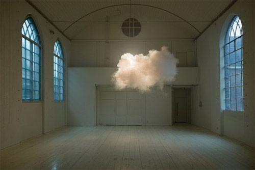 Una nube dentro del salón.